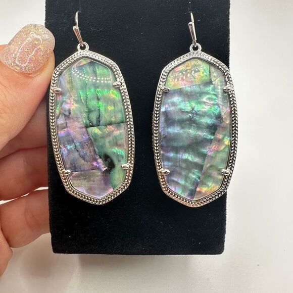 NWOT Kendra Scott Danielle "lilac Abalone" Dangle Statement earrings! - Picture 11 of 14